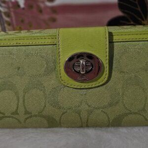 Coach vintage soho turnlock buckle wallet